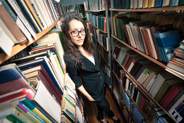 brunette woman at library