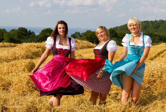 Tanzen im Dirndl