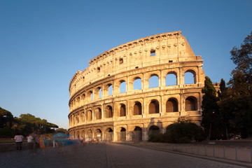 Fototapeta na wymiar Koloseum w Rzymie o zachodzie słońca, Włochy