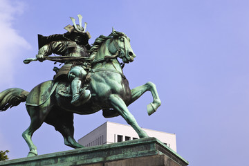 Fototapeta na wymiar tokyo: statue miedzi Kusunoki masashige