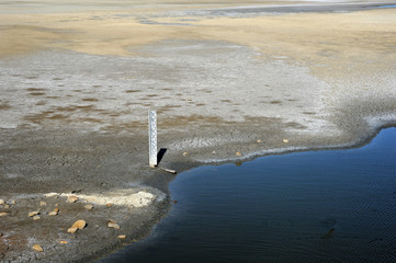 Misura livello d'acqua nelle camargue francesi