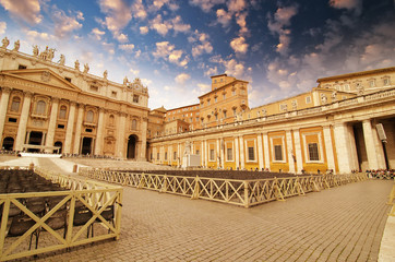 Obraz premium Rome St Peter Basilica and Colonnade - Piazza San Pietro