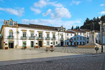 Fototapeta na wymiar Platz Praça da Republica, Tomar, Portugal