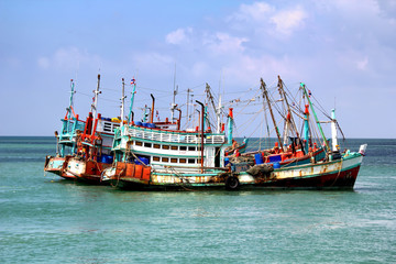 Naklejka premium Fishing ship
