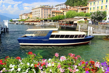 Le ferry devant Bellagio