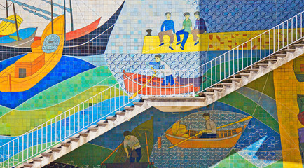 Fototapeta na wymiar Azulejos płytki ceramiczne mozaiki i schody w Lizbonie, Portugalia.