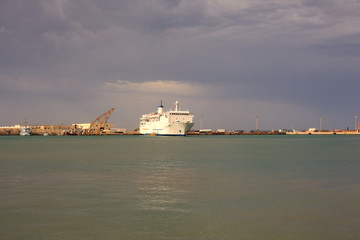 Fototapeta premium Ship in the Trapani harbor