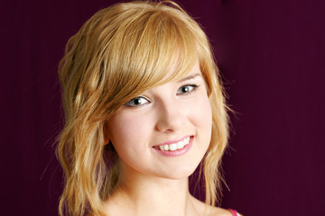 Naklejka premium Friendly blond teenager girl smiling