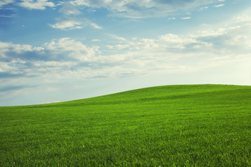 Fototapeta na wymiar piękne zielone wzgórza z nieba
