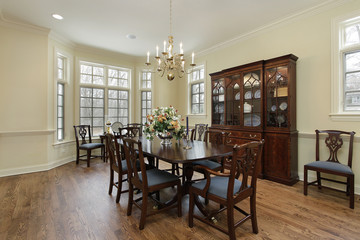 Diningroom with cream colored walls