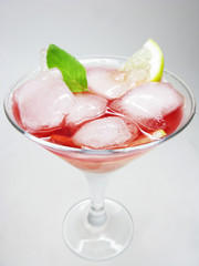 alcohol punch cocktail drinks with mint