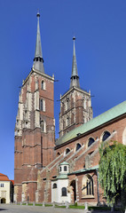Fototapeta na wymiar Gotycka katedra we Wrocławiu