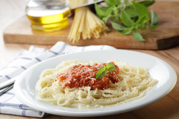 Spaghetti with salsa