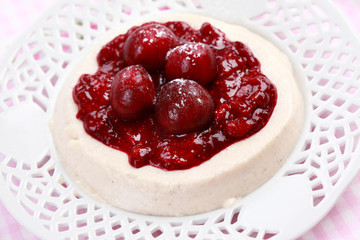 Semolina pudding with homemade jelly
