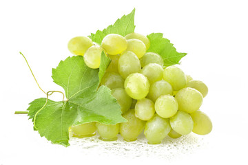 Ripe grapes with leaves, Isolated on white background - obrazy, fototapety, plakaty