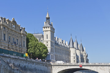 Obraz premium Castle Conciergerie is a former royal palace and prison in Paris