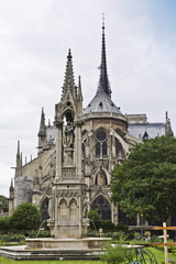 Fototapeta na wymiar Katedra Notre Dame de Paris - gotycka katedra znana, Francja