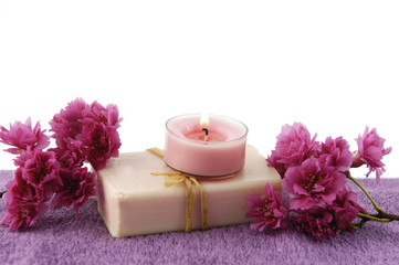 Obraz na płótnie Canvas Spa / bath towel and candle on soap with spring flower