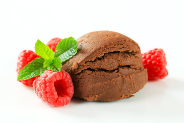 Chocolate ice cream with fresh raspberries