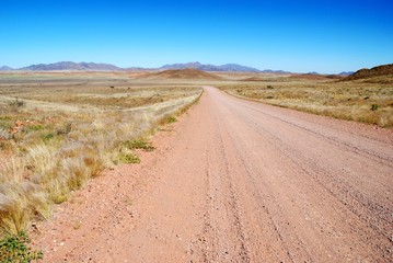 gravel road im Süden Namibias