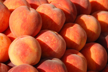 Peaches on a heap