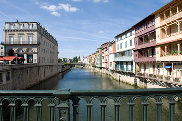 Castres maisons sur l'Agout