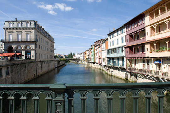 Castres maisons sur l'Agout