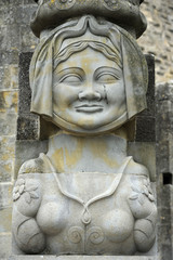 Statua alla porta della citadella di Carcassonne