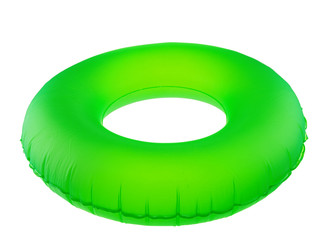 grüner schwimmreifen freigestellt auf weißem hintergrund