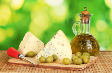 composition of blue cheese and olives