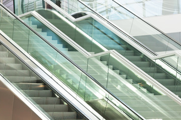 Obraz premium Two escalators in modern business center