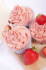 strawberry cupcakes homemade delicious creamy sweet pink