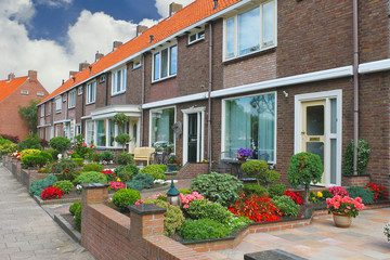 Fototapeta na wymiar Mały ogród przed holenderskiego domu. Niderlandy