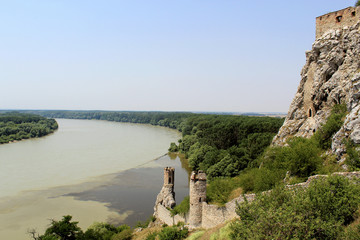 Fototapeta na wymiar Devin Zamek Towers, widok na Dunaju i Morawy
