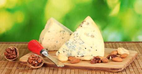 composition of blue cheese and nuts