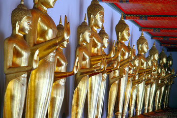 Fototapeta premium Action blessing group statue