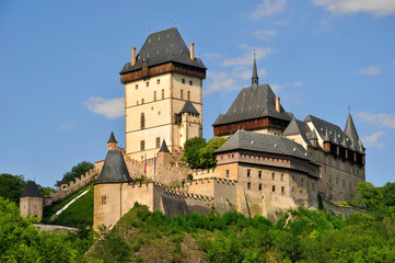 Fototapeta na wymiar Zamek królewski Karlstejn w Czechach
