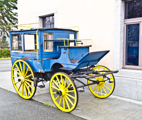 Fototapeta na wymiar old carriage at Chamonix station, France