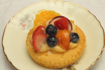 Piccola crostata con frutta