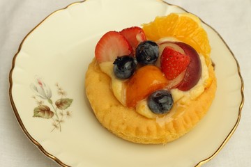 Piccola crostata con frutta