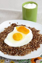 buckwheat porridge with roasted eggs and kefir