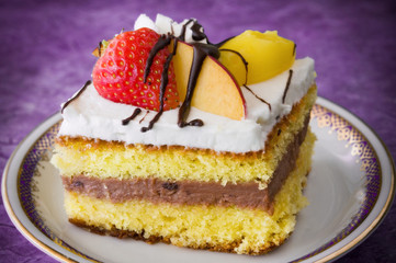 Tortina con panna e frutta