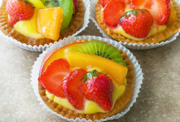 Tortine con crema e frutta