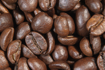 close-up of some coffee beans - Einigen Kaffeebohnen