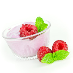 Joghurt mit Himbeeren