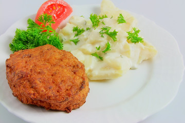 Frikadelle mit Kartoffelsalat