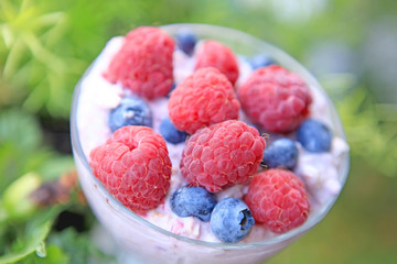Bircher Müsli mit Beeren