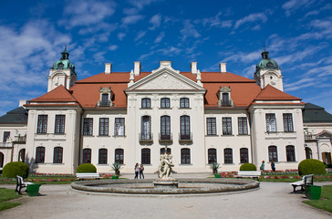 Fototapeta na wymiar Palace in Kozłówka, Poland