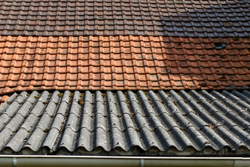 Alte marode Ziegeldächer