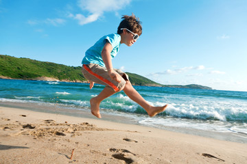 Fototapeta na wymiar young boy jump in the sea